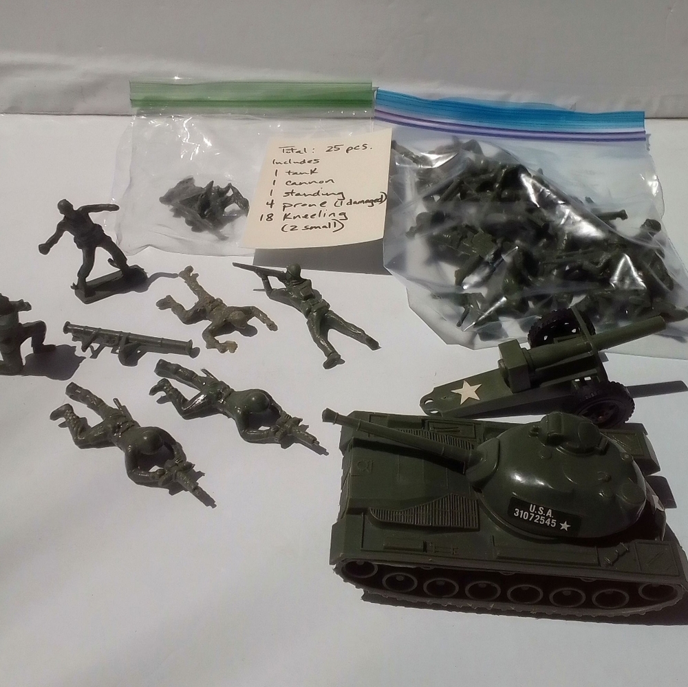 Vintage Set of 25 TIM-MEE Green  Plastic Army Men Military War Toy Soldiers Tank